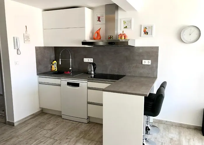 Casa de hóspedes Lucie Biograd Na Moru