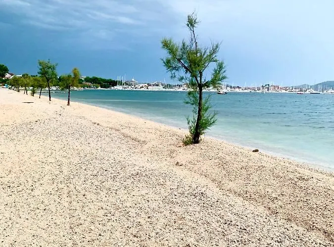 Pensionat Lucie Biograd Na Moru