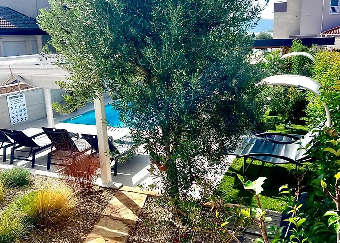 Casa de hóspedes Lucie 4*