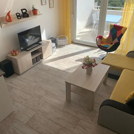 Lucie Biograd Na Moru