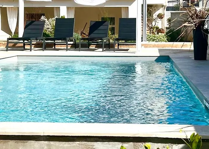 Lucie Biograd Na Moru